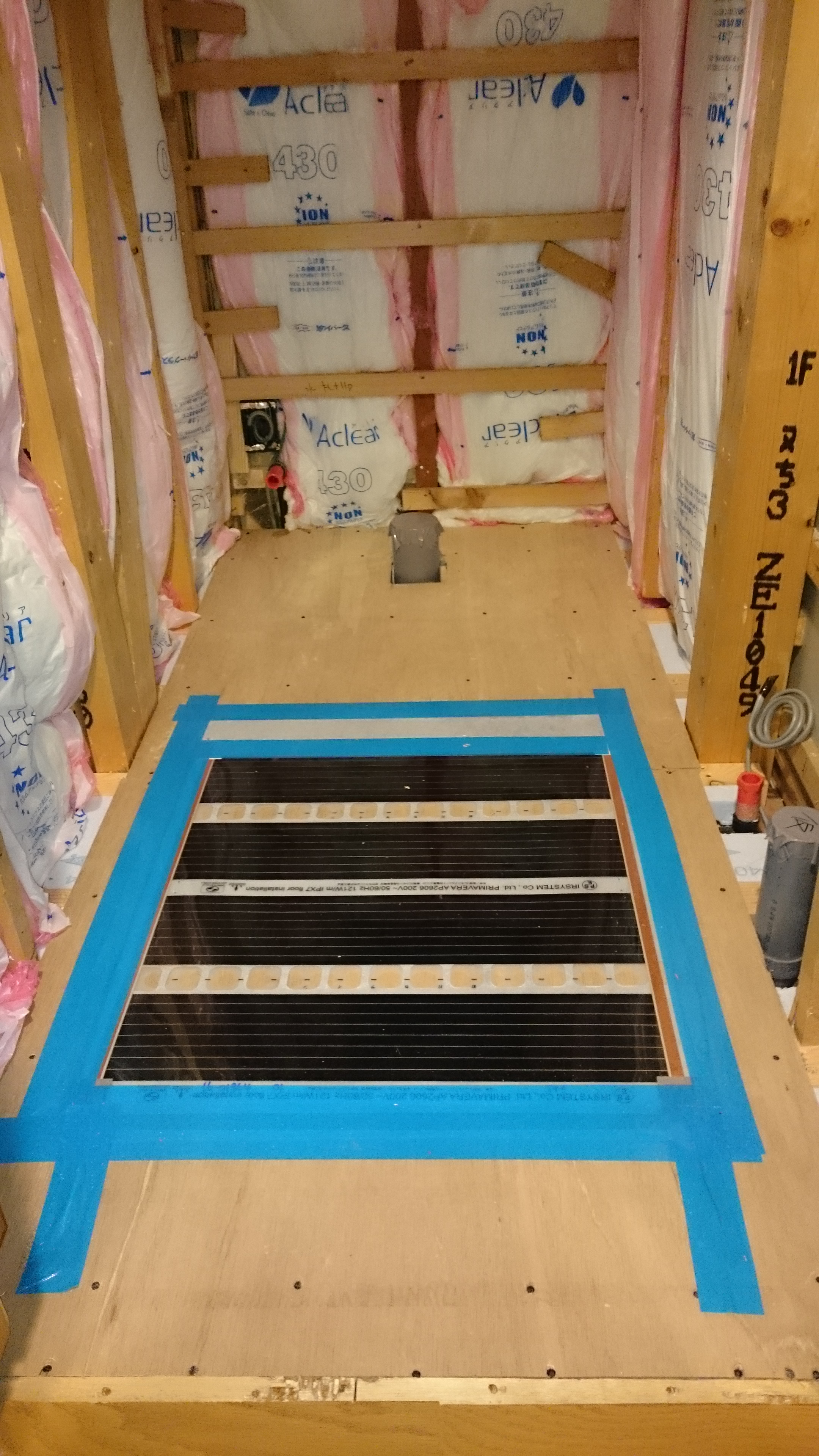 電気床暖房のヒーターです。